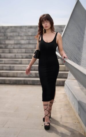 Valeria, escort de lujo en Barcelona con vestido negro